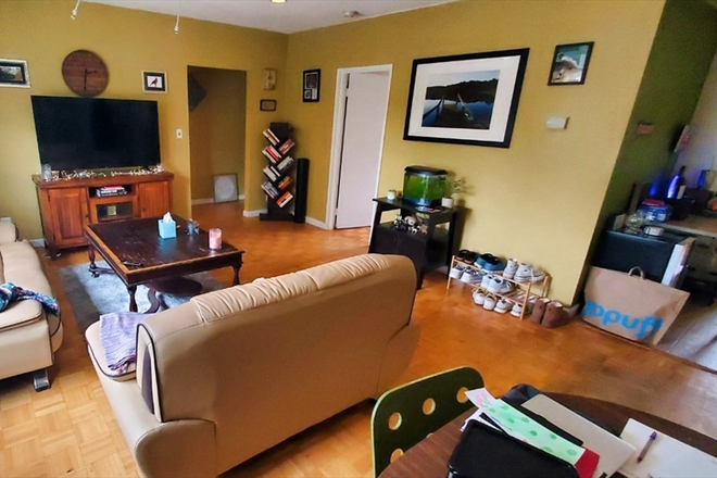 LIVING - LOCATION! 2 BED WITH HEAT AND HOT WATER INCLUDED!