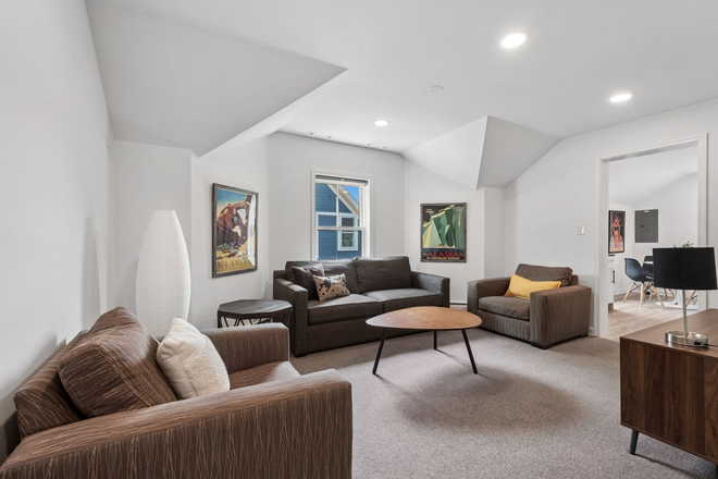 Living Room - 2034 Maple: Beautiful Rooms Available for Fall 2026!! Apartments