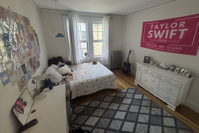 Bedroom - SUMMER SUBLET! Spacious room with walk-in closet, 5 minute walk to campus!