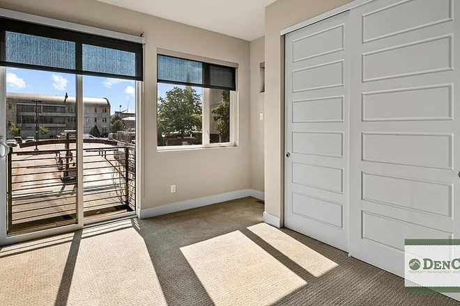 Bedroom - High Street Townhouse Across the Street From DU
