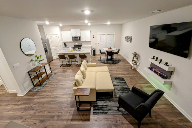 Living Room - 3 mins from UNG - Entire 3 bdrm Fully Furnished Townhome for Rent!!!