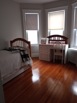 inside bedroom - Furnshd bdrm.$1600 includes utilit"s & lndry.6/7 min to BC shuttle/MBTA/Longwood Med. free shuttle
