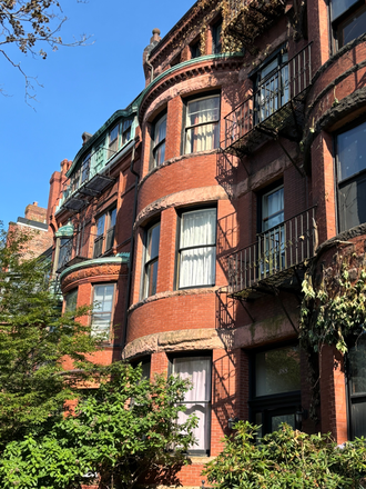 IFH Back Back Brownstone - Housing Community for Male International Students, Scholars & Researchers