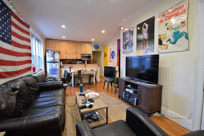 ... - STUNNING 4 BEDS/2 BATHS NEAR BOSTON UNIVERSITY || PARKING FOR RENT || CATS ALLOWED Apartments