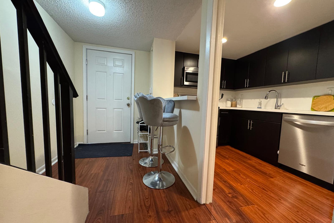 Open kitchen - BeautifulTownhouse in Gables South Condo (Across from UM)