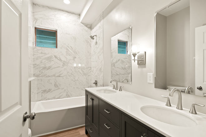 3B2B Bathroom - 1B1B & 3B2B NEW Apts Near App State