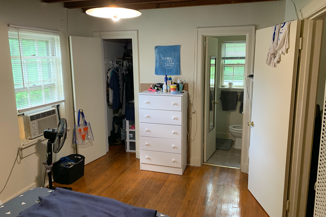 bedroom2 - Walk to Class, the stadium, or the hospital Apartments