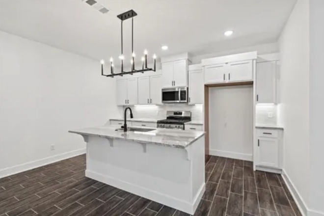 Kitchen - Brand New House 4.1 miles to UARK