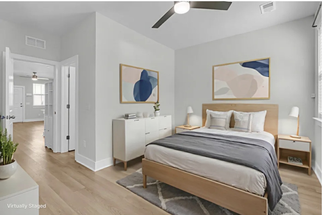 Master bedroom - 3 bed/ 2.5 bath house 10 minutes from MUSC Campus