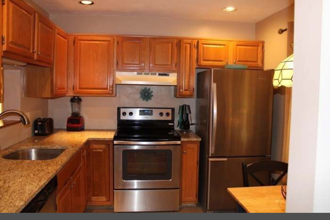 Shared kitchen - Room available for rent in my townhome