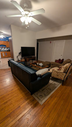 Den - January Lease, 4 bedrooms, two roommates, 2 full baths Apartments