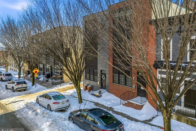 Outdoor - New built spacious house — fully furnished room, 15-min walk to ameb, rooftop deck + parking