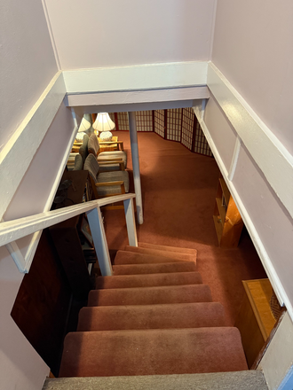 Entrance from the driveway - Private Home in residential area