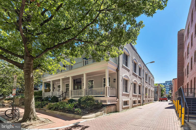 Exterior - Gorgeous 2-bedroom Townhouse-style Apartment in Dupont Circle