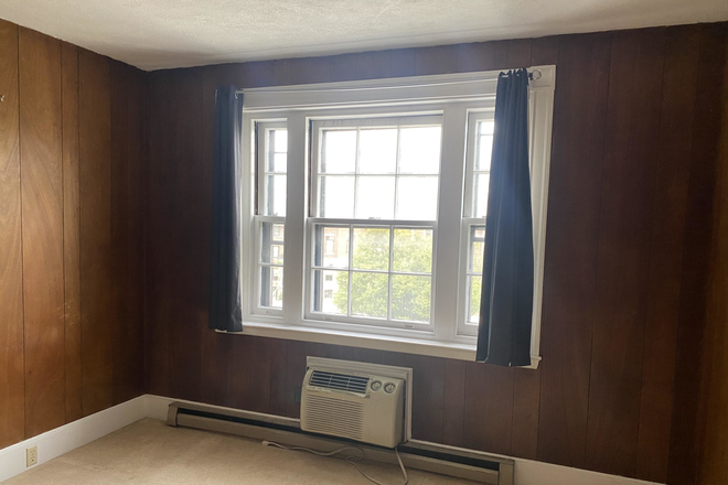 x - Comm Ave Studio Kenmore Sq