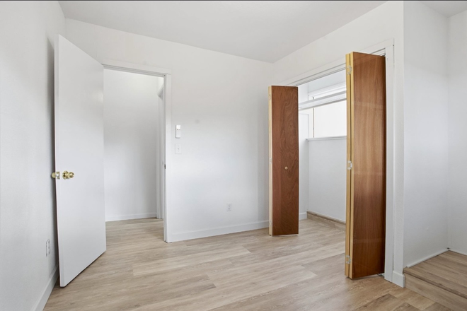 Master bedroom - Peaceful, Private 2-Bedroom / 1 Bath Suite in South Eugene, with Washer / Dryer & EV Hook Up House