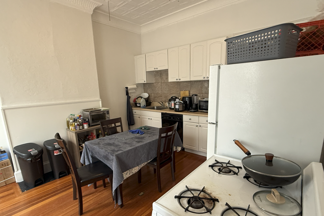Kitchen & Dining Room - Summer Subletting on Thayer - Apartment Near Brown University!