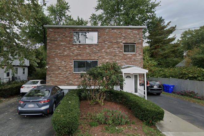 Exterior - Apartment close to campus on Undine Road