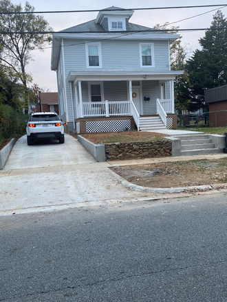 New Drive way for Car Parking - Fully Furnished - 5 Bed Rooms available - 5 Mins from LU House