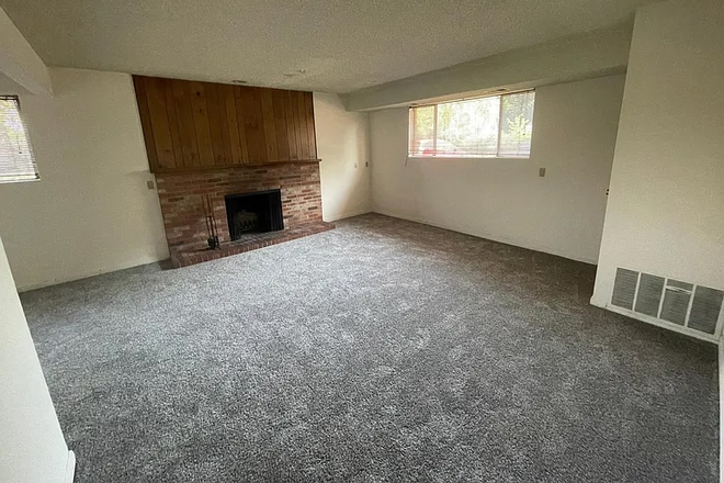 Living Room - Bedroom in apartment for sublet