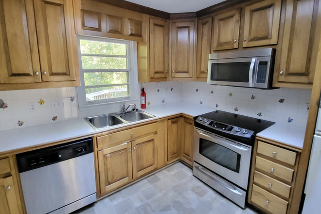 Kitchen - 3 Minutes away from Emory Clairmont Campus! House