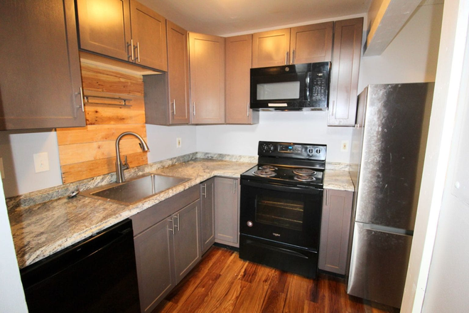 Kitchen - Recently remodeled townhome for the 26-27 school year!