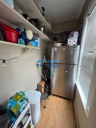 Kitchen - Cheap 4 Bedroom on Sunset Street!