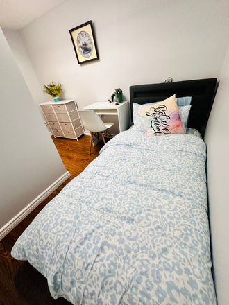 Bedroom - Modern Room for Rent in Toronto House