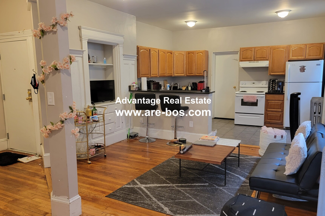OPEN CONCEPT Living Room/Kitchen - 1066 Commonwealth Ave - SPACIOUS BEDROOMS + NATURAL LIGHT! Babcock T Stop!