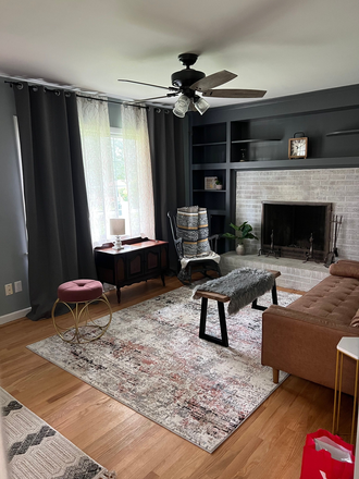 Upstairs Living Room - Gorgeous Home, minutes from LU, either all Ladies or all Gents. The Lord Jesus bless ya'll!!