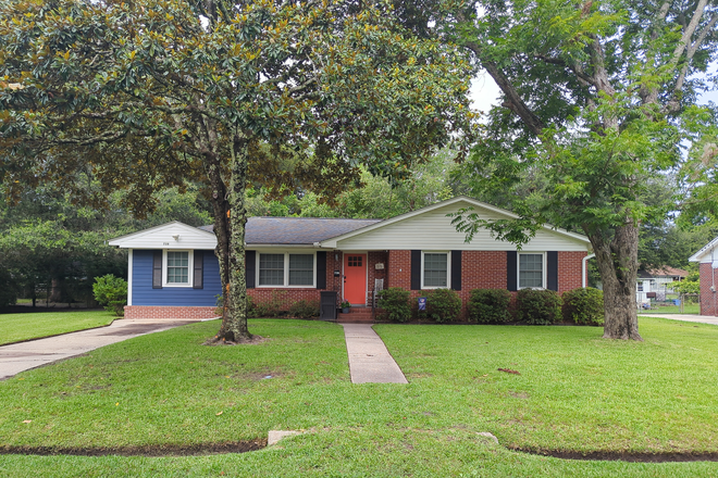 Your new home sweet home! - Charming 4 bedroom, 2 bathroom house in West Ashley, near Avondale