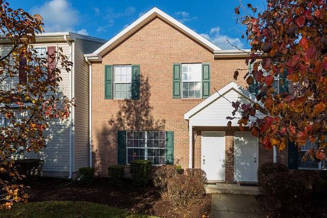Front view - 569 Pheasant Run Circle. UTILITIES INCLUDED!!! 4 Bedrooms available ! Townhome