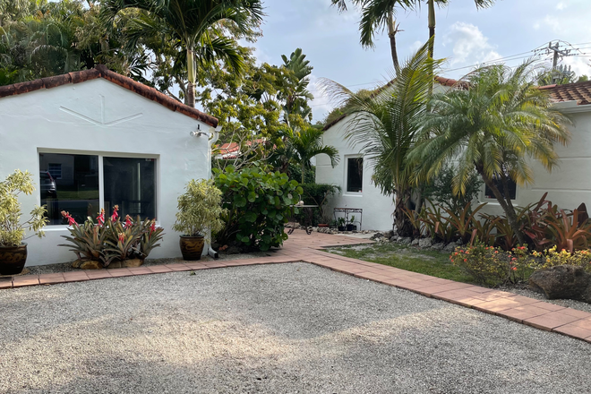 Walkway to entrance with outdoor seating - Charming Studio nestled in Little Gables Apartments