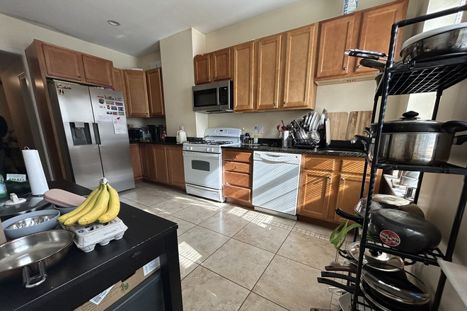 Kitchen - Spacious and sun-filled 4-bedroom, 2-bath Apartments