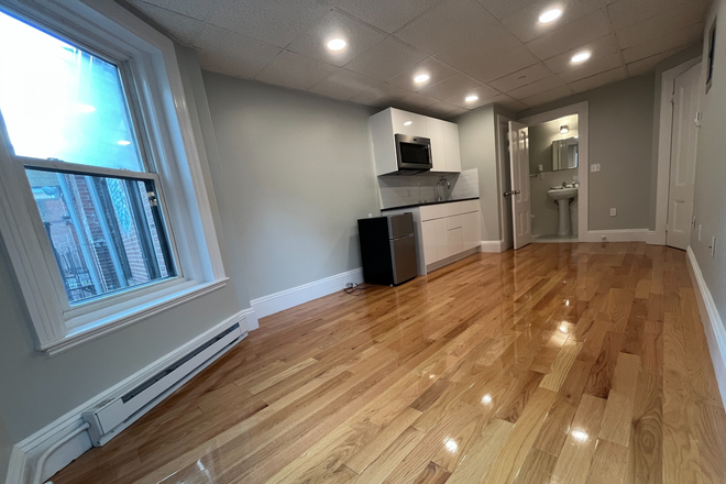 Bedroom - Back Bay Beauty Apartments