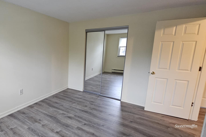 Large bright open bedrooms - 50 Meadow Street - 2 Bdr. 1.5 BTH (Townehouse of Amherst)