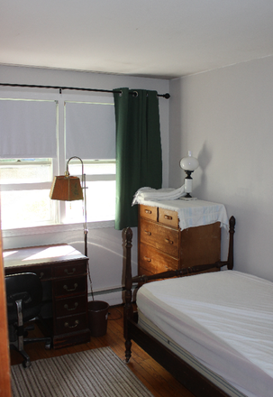 Bedroom # 1 -1 - Jim Rau's house is near the intersection of RT-195 & RT-32, about 5 miles from UCONN!