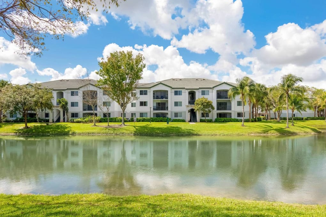exterior - Palm Trace Landings- close to NSU! Apartments