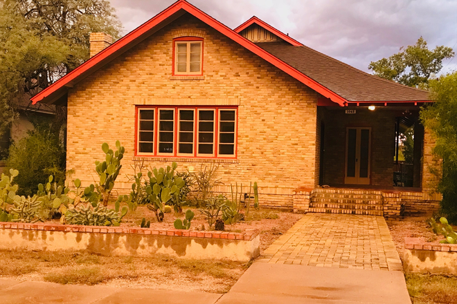 Front of House - 4BR/5Bath Home West University