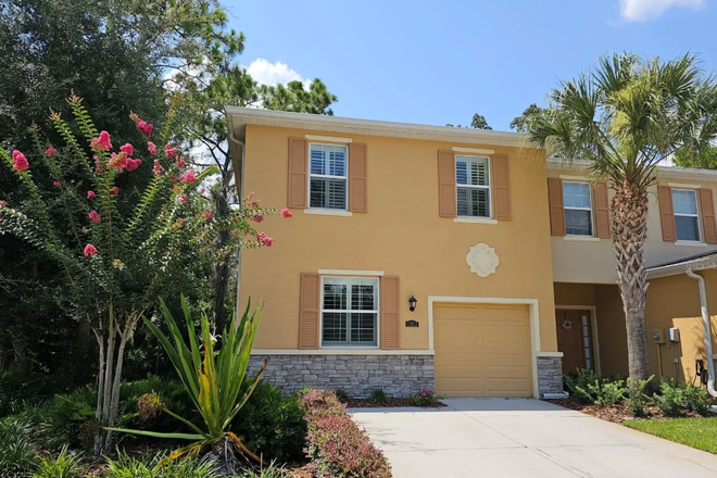 Front - Hidden River Townhomes Close to Campus