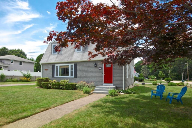 Front - Quiet 5 bedroom 2.5 bath house in Narragansett Pier