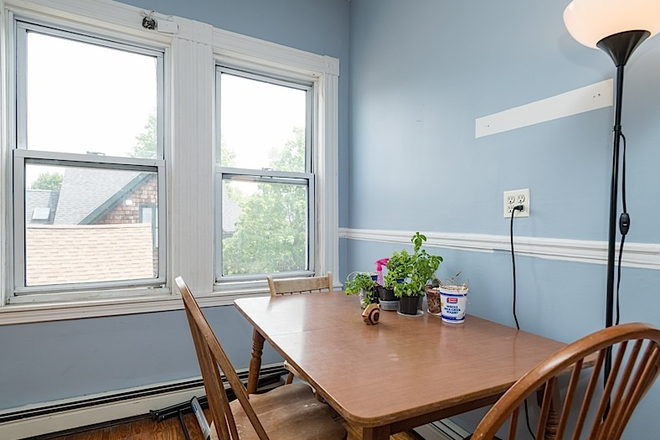 Kitchen - Awesome 4 Bedroom 1 Bathroom great for either Harvard or MIT !! Apartments