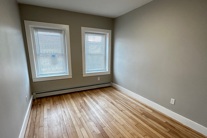 Bedroom #3 - Grad Housing 4 Bed 2 Bath - Gut Reno!!