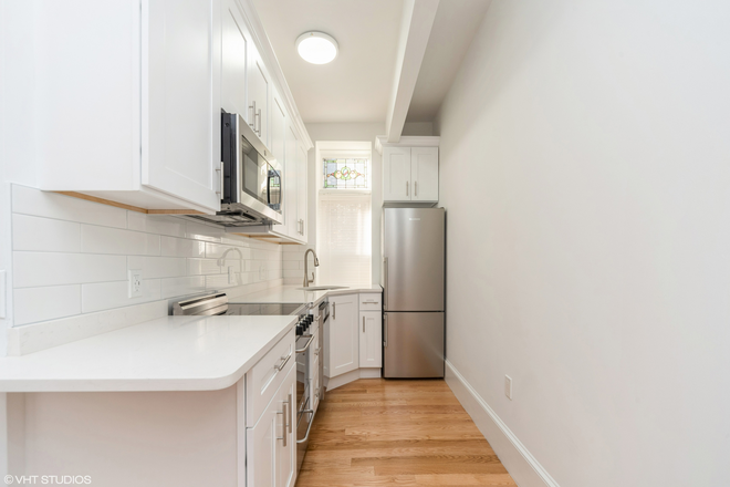 Kitchen - Sunny 2 bed with Modern Kitchen Apartments