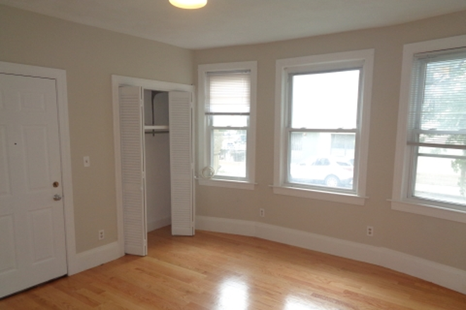  - 100 Saint Marys St