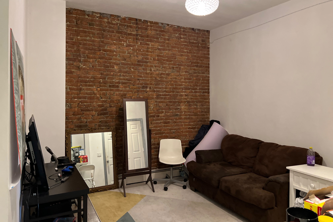 Living room - No Broker or agency fees!!!Available August 1st!Walk to Northeastern *FURNISHED Apartments