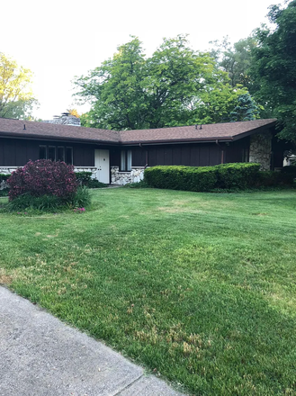 Front Yard - Come live with an ND grad student and ND alum for Summer and Fall, 2024 House