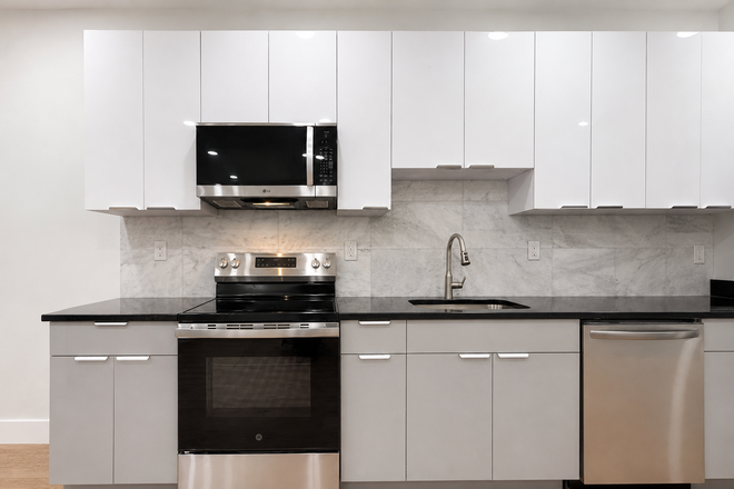 kitchen - New Large Bedroom with Private Bath in 3Bed/3Bath Apartments