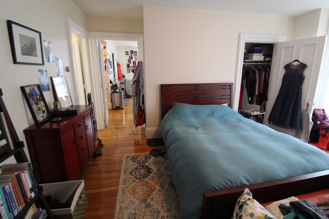 1 - Cozy pet friendly apartment convenient to HBS and KSG.