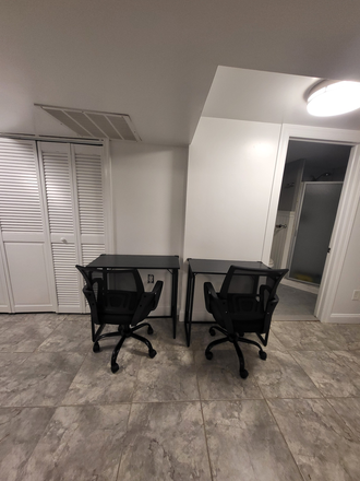 bedroom - Apartment for rent $950/month for each student!! Bedroom will be shared between 3 students!!